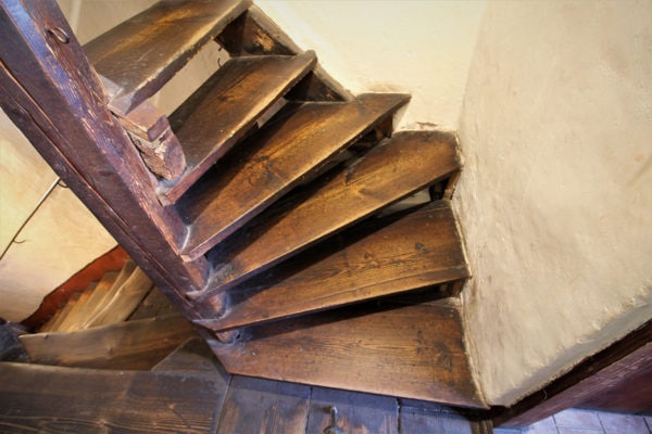 Upravené schodiště na půdu, Český Krumlov Parkán 104, patrně 19. století