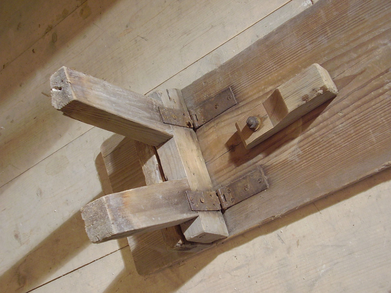 Skládací lavice, CK Bellarie, 19. století detail